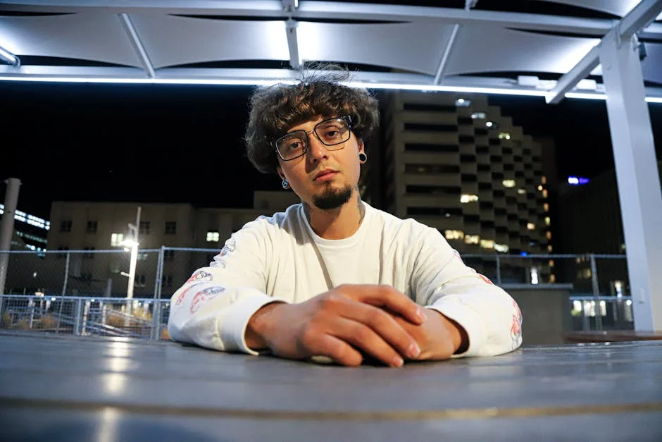 Cantor d4vd Envolvido em Tragédia: Adolescente de 14 Anos Morre no Carro — Empresas