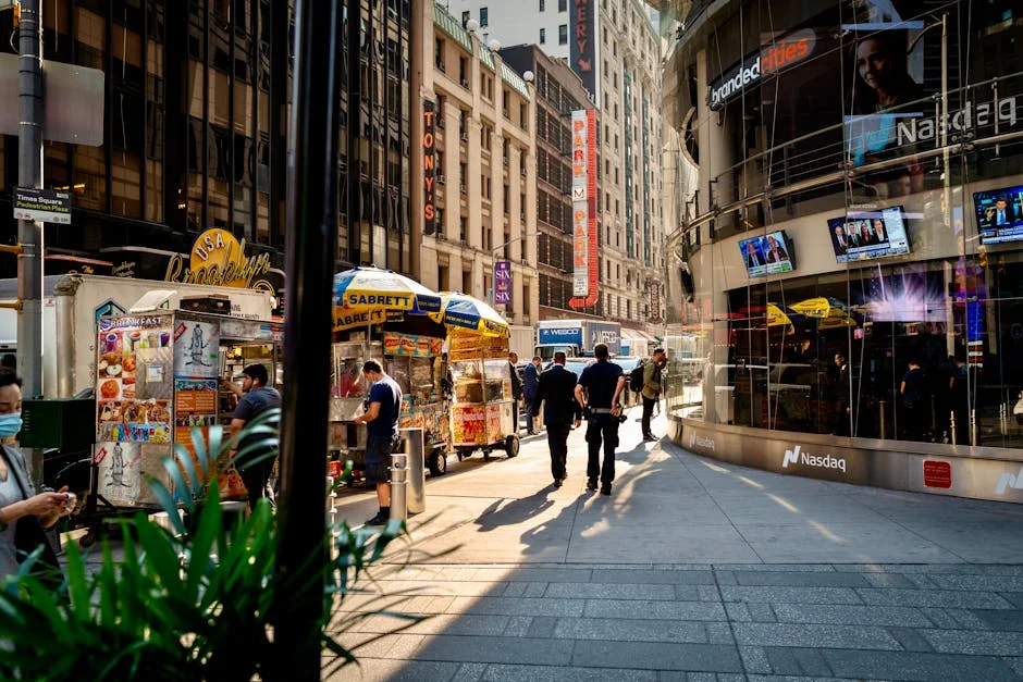 Dow desaba 800 pontos após ataque a petroleiro iraniano: o que isso significa para os mercados — Empresas