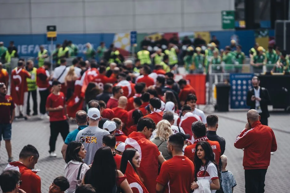 Espanha goleia Áustria por 3-0 no Mundial em Los Angeles — Desporto