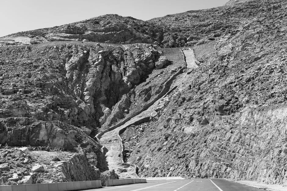 EUA lança mísseis de 5.000 lbs em instalações iranianas perto de Hormuz, causando volatilidade global — Empresas