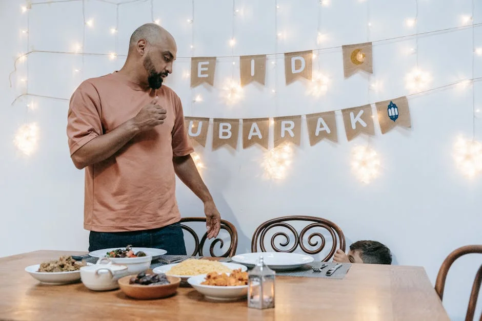 Families de Shipley Ensaiam Técnicas de Observação da Lua do Eid — Empresas