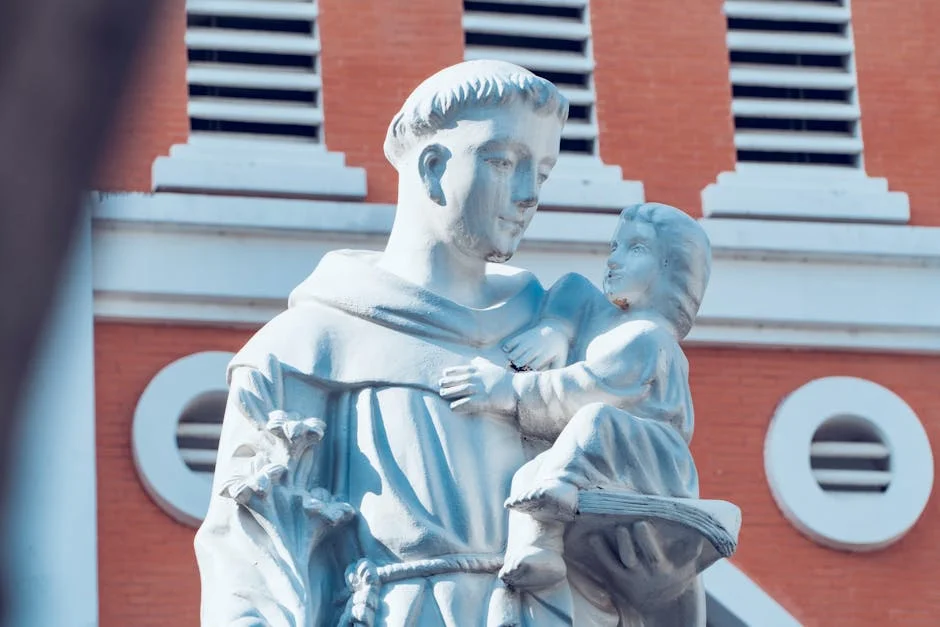 Padre americano acusa Trump de vaidade e insanidade em sermão em Lisboa — Empresas