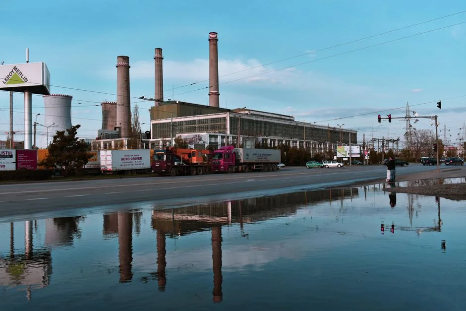 Ucrânia Ataca Refinaria Russa e Aumenta Crise Energética em Moscovo — Europa